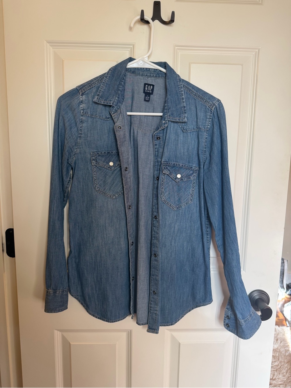 GAP Denim Button-Up in Light Blue Wash